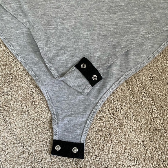 Grey graphic band tee one piece - Picture 2 of 8